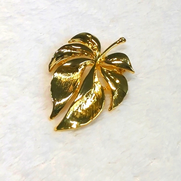 Vintage Goldtone Philadendron Leaf Brooche - Picture 5 of 7